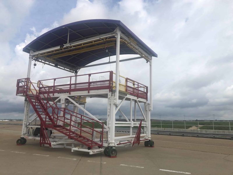 dss-aircraft-windshield-replacement-stand-1