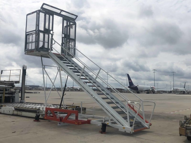 dss-aircraft-windshield-replacement-stand-3